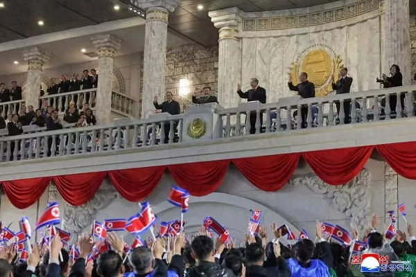 缩略图 | 金正恩连续八次深夜阅兵，“大杀器”亮相！