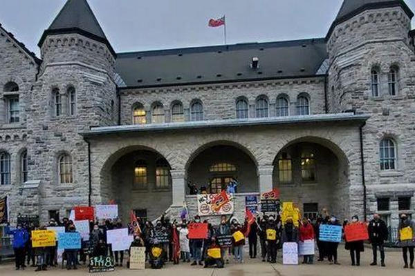 缩略图 | 安省大学学生游行，加拿大多个高校罢工抗议！