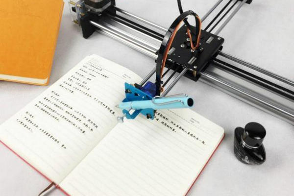 缩略图 | 又一天才产品！中国学生买“写字机器人”抄作业