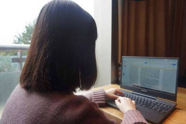 缩略图 | 中国留学生“代上网课”乱象调查：女留学生去世后一个月里，持续交作业！