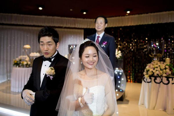 缩略图 | 韩国生育率创新低，八成年轻人不结婚，政府放大招：公务员想升职，得先生娃