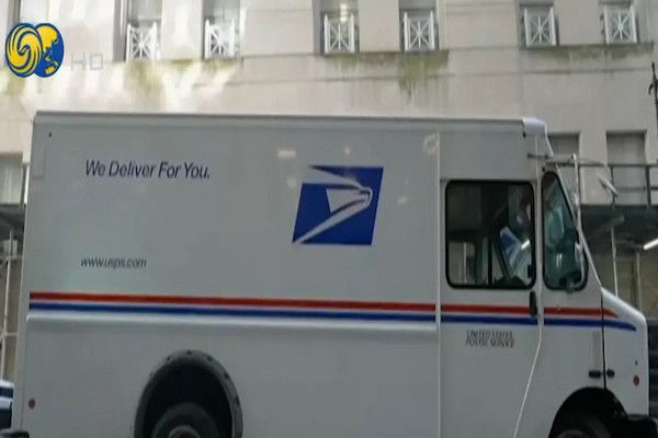 缩略图 | 美国政府停摆持续，联邦雇员开始送快递、开网约车、帮忙遛狗……