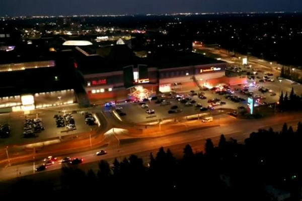 缩略图 | 加拿大最大购物中心发生枪击：3人重伤，华人被困数小时！