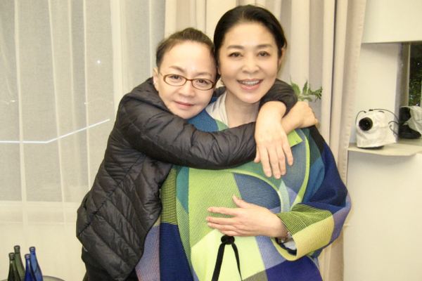 缩略图 | 宋丹丹倪萍重归于好：两人激动落泪，曾因玩笑话20年不联系