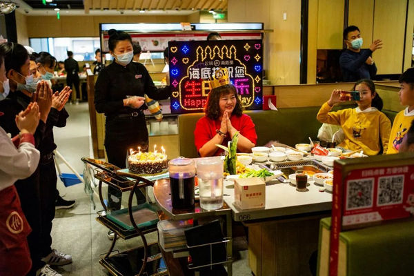 缩略图 | 在海底捞打工七天后，我再也不想吃火锅了！