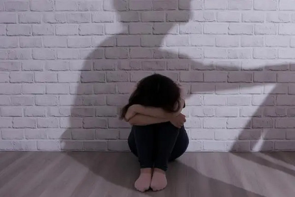 缩略图 | 出差遭客户强制猥亵后，女子申请工伤认定！