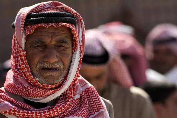 缩略图 | 安省议会禁止戴阿拉伯头巾，议员纷纷反对