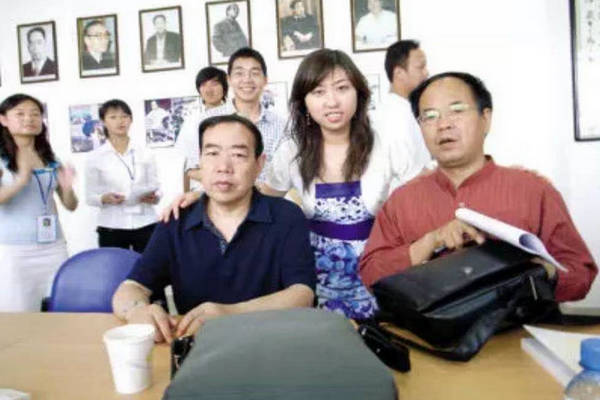 缩略图 | 贾平凹女儿诗歌被批“肮脏恶心的垃圾文字”，陕西作协回应