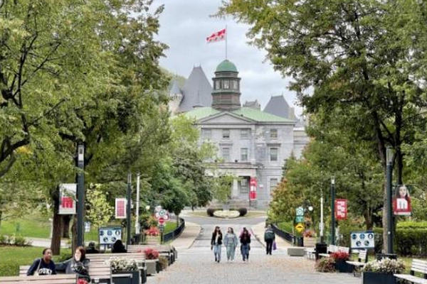 缩略图 | 加拿大这省宣布：明年起，外省学生学费统统翻倍！