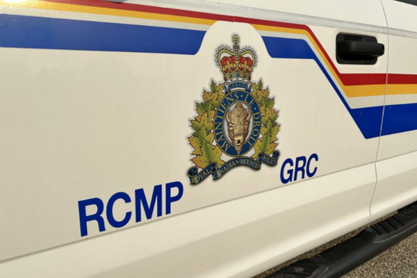 缩略图 | 22岁亚裔留学生被困加拿大：每天工作16小时，一年仅赚$300