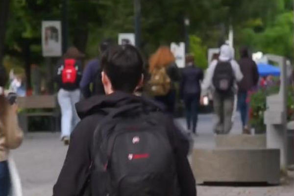 缩略图 | 惊爆！加拿大数千名大学生即将涌上街头，反对省外学生和国际留学生学费上涨！