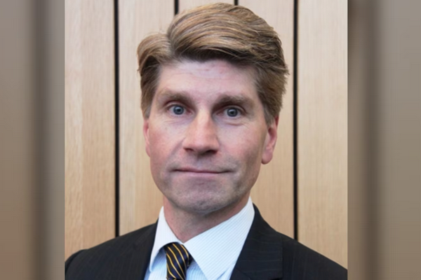 缩略图 | 加拿大一名大学院长遭全国通缉！挪用公款超$60万，现已"失踪"！