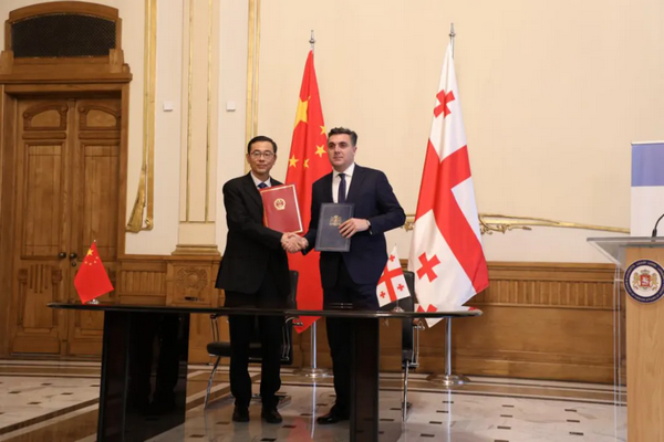 缩略图 | 中国与格鲁吉亚签署互免签证协定