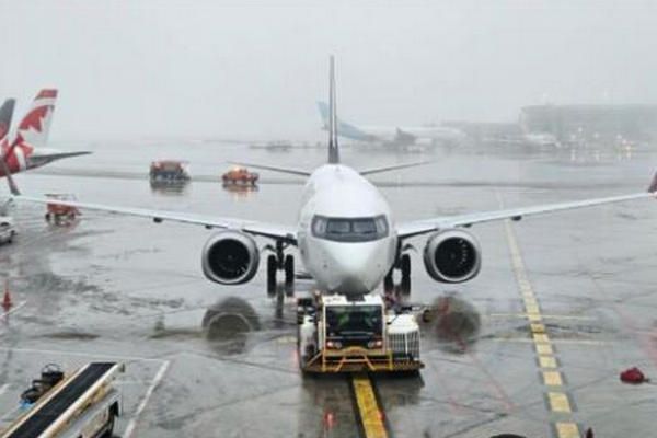 缩略图 | 加拿大迎50cm暴雪！多伦多皮尔逊机场紧急通知：大批航班取消！