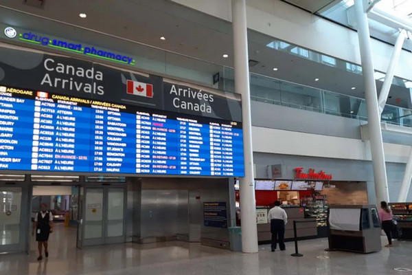 缩略图 | 乱套！多伦多机场长周末断网：航班严重延误！