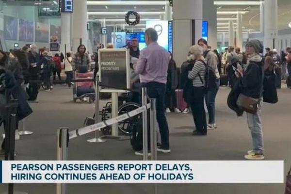 缩略图 | 严重延误！多伦多机场又乱套：数百乘客取行李苦等几个小时！