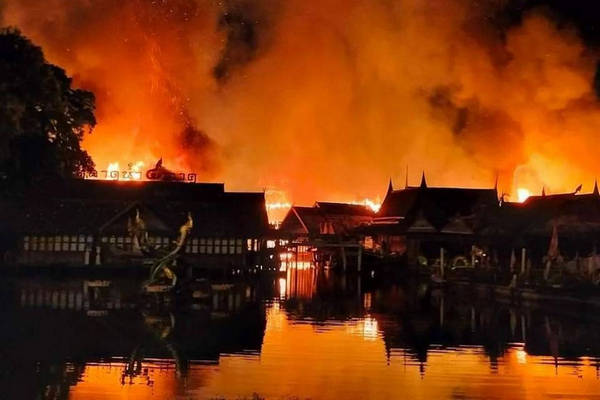 缩略图 | 【突发】泰国芭堤雅知名景点发生严重火灾