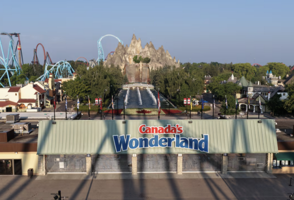 缩略图 | 加拿大奇幻乐园官宣新规：15岁以下没“监护人”禁入！下午4点开始清场！但有糖葫芦惊喜上线！