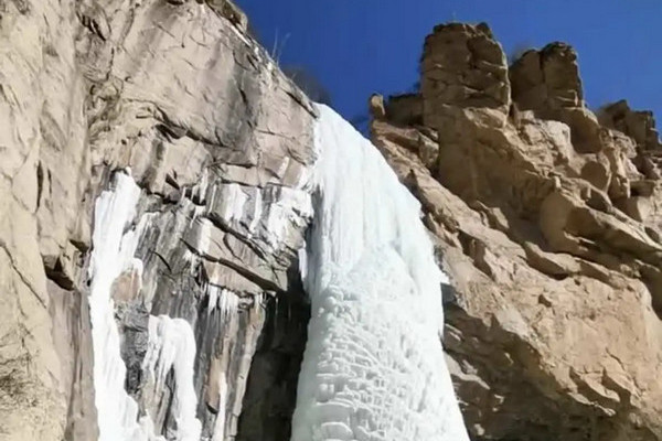 缩略图 | 山西五台滴水崖冰瀑布太壮观了！当地居民：每年持续好几个月！