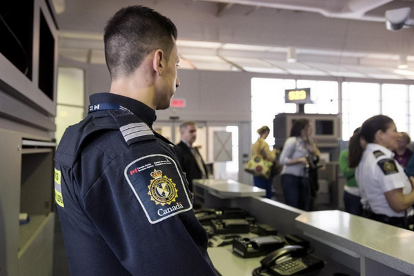 缩略图 | 加拿大6200人被拒入境，注意签证上“神秘标记”