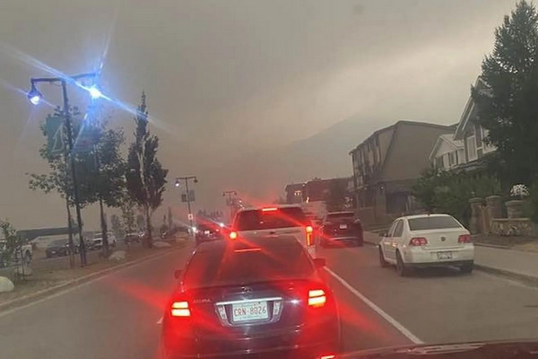 缩略图 | 加拿大数百场野火爆发！旅游胜地Jasper国家公园万人深夜大撤离！