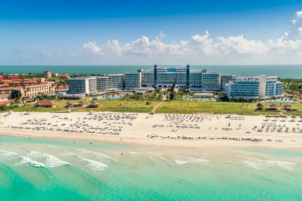 缩略图 | 加拿大华人爱去的度假胜地陷入绝境：大量酒店空置，游客全被切断！