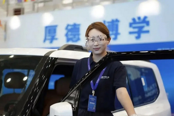 缩略图 | 中国两游客在马来西亚失踪：一人手机定位在海底！