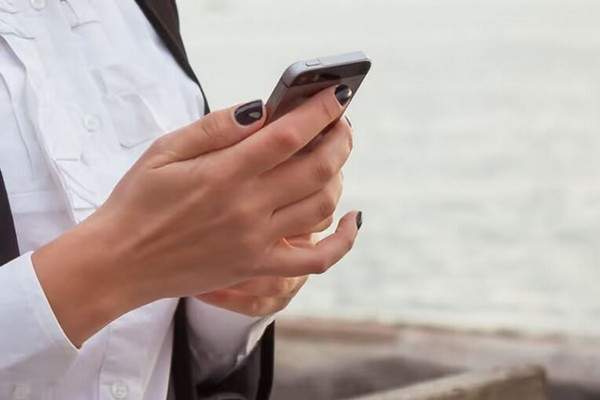 缩略图 | 加拿大女子被假航空客服骗走$6000，警惕社交平台诈骗手法！